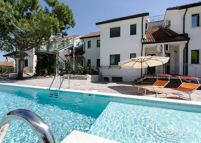 Liza 2 빌라 이솔라 알바렐라